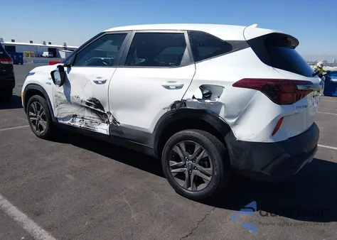 2021 Kia Seltos Lx z USA, uszkodzony, nr VIN KNDEPCAA3M7098271